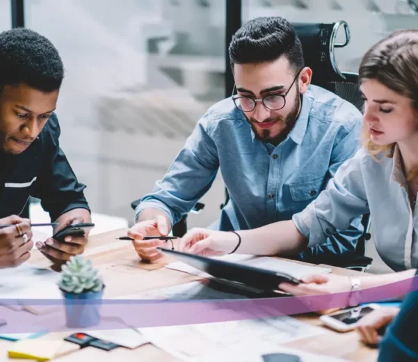 Groupe collaborant autour de Microsoft Power Platform pour optimiser les processus métiers