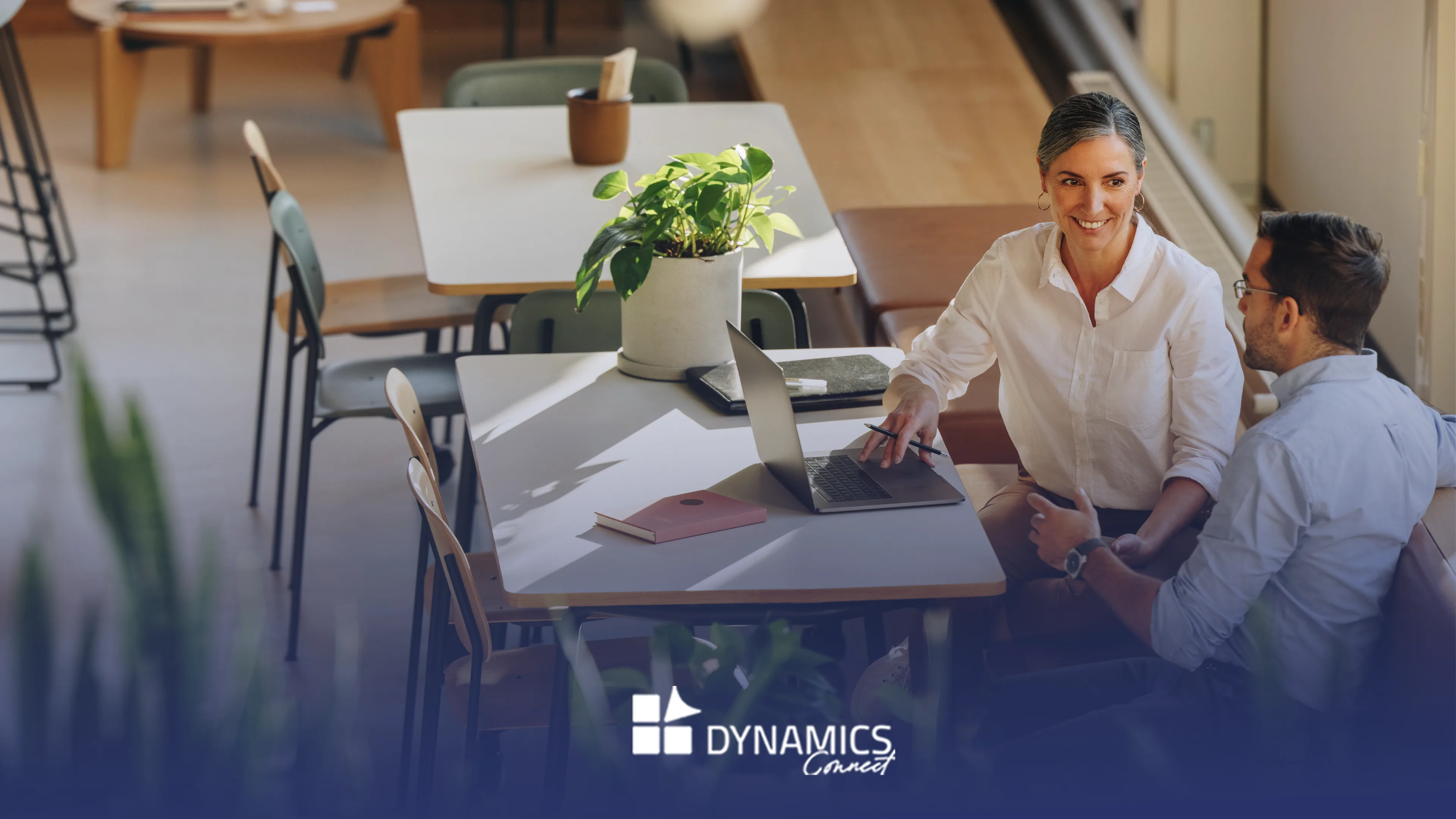 Consultation stratégique entre experts Dynamics Connect pour l'adoption de l'IA et la modernisation des processus ERP en entreprise.